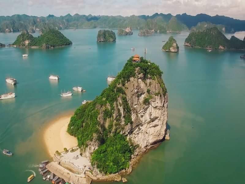 Titop-island-halong-bay.jpg