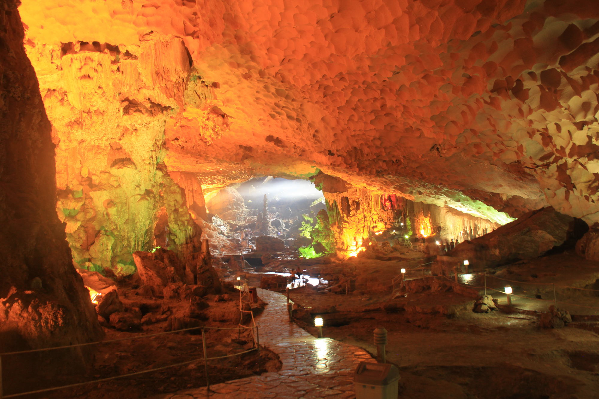 Halong-Suprise-cave.jpg
