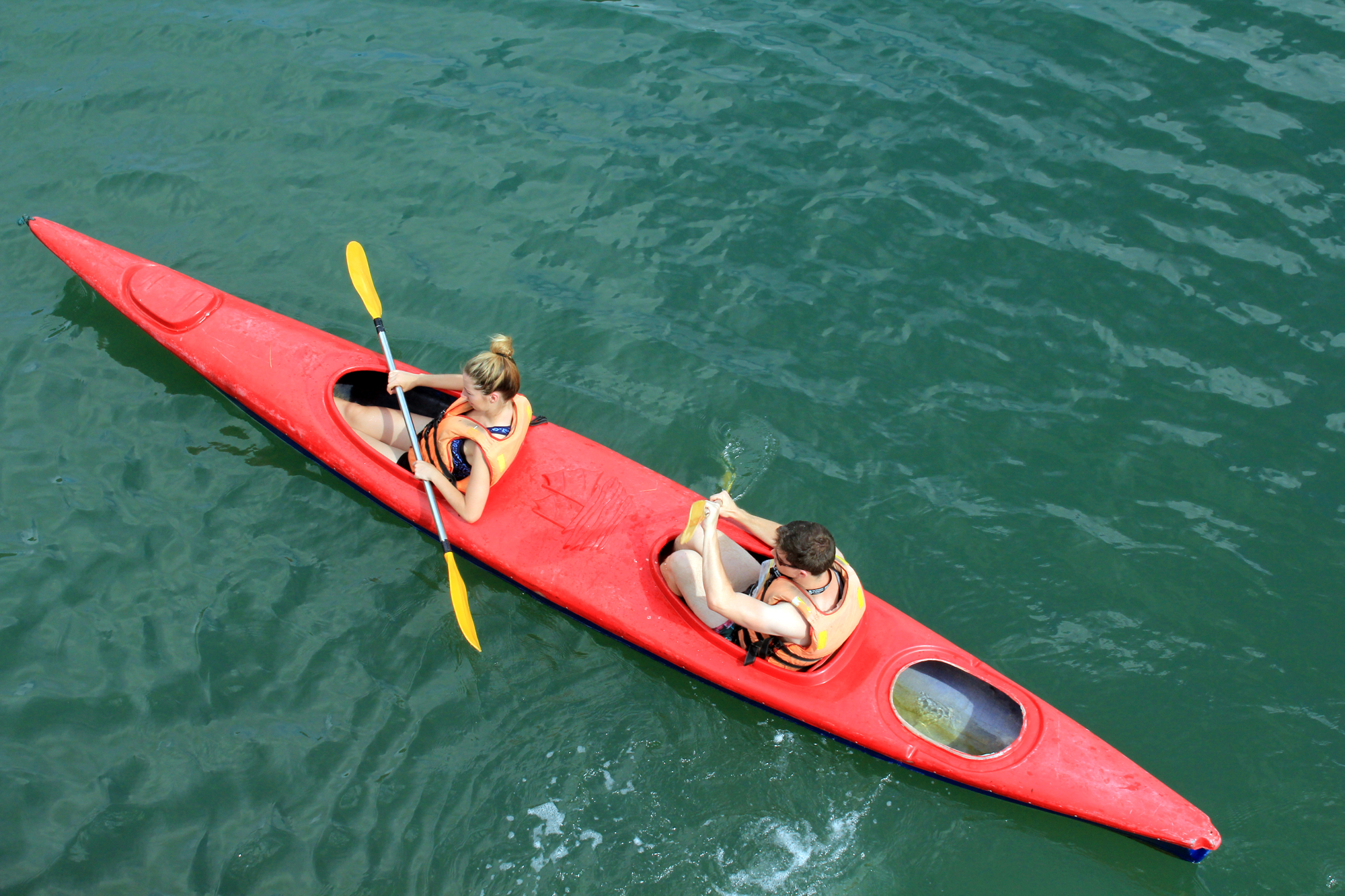 Kayaking-Halong-bay.jpg