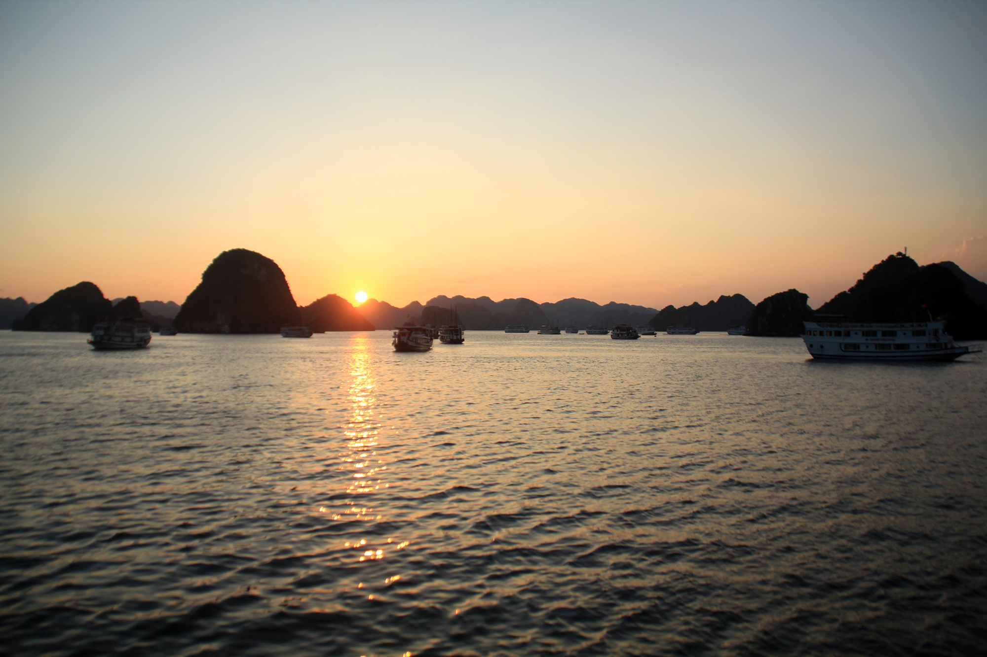 Halong-bay-sunset