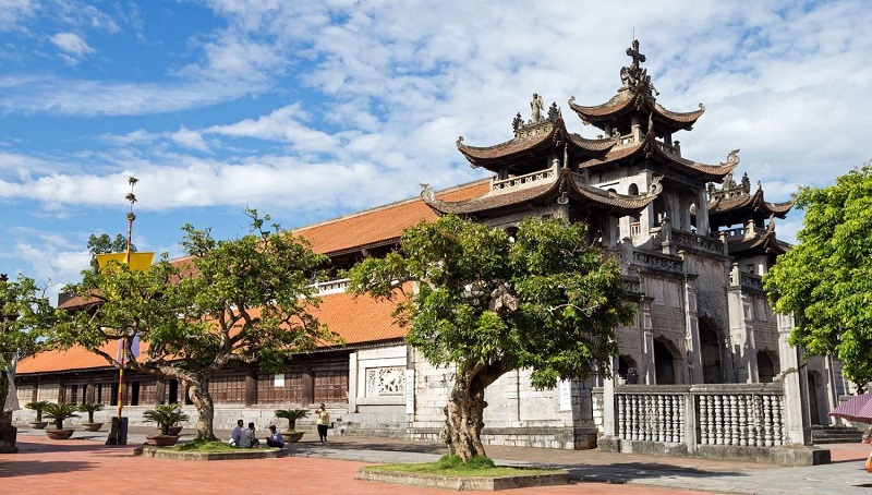 Phat-Diem-Cathedral.jpg