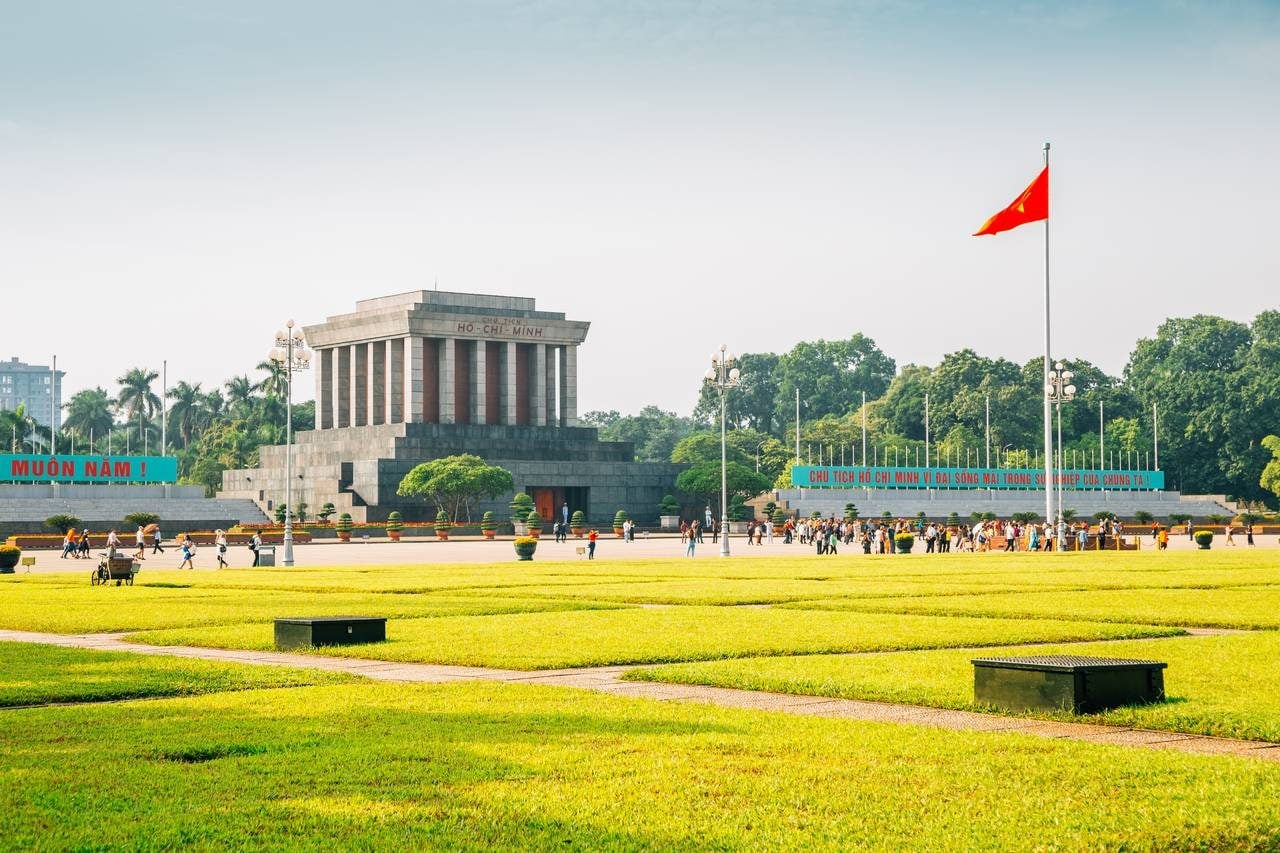 Ho-chi-minh-mausolemum-hanoi.jpg