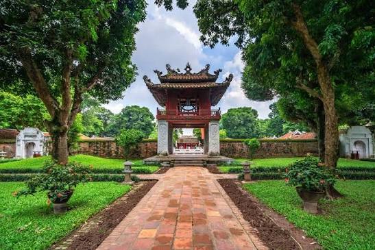 Hanoi-temple-of-literature.jpg