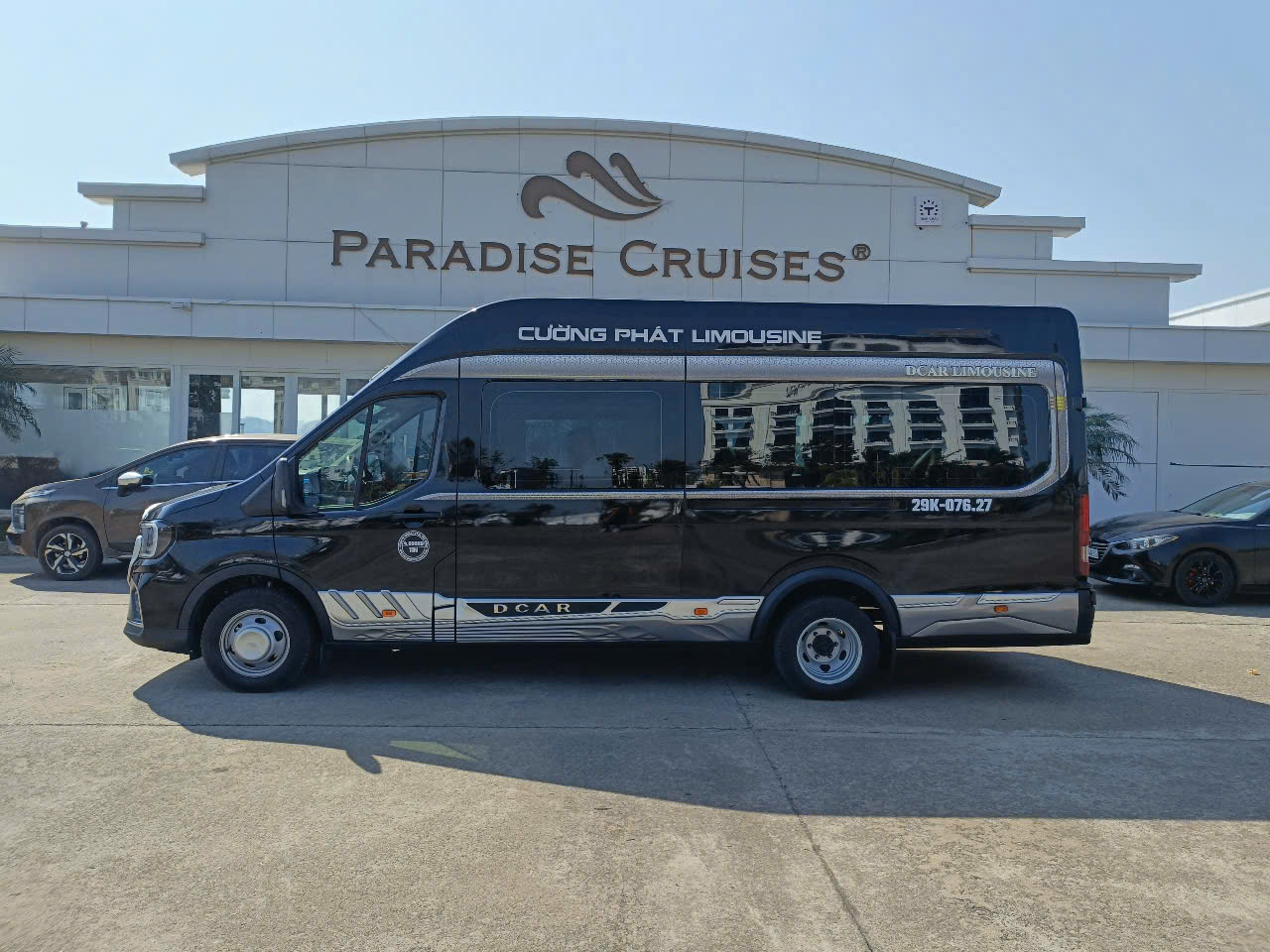 Halong-Limousine-bus.jpg