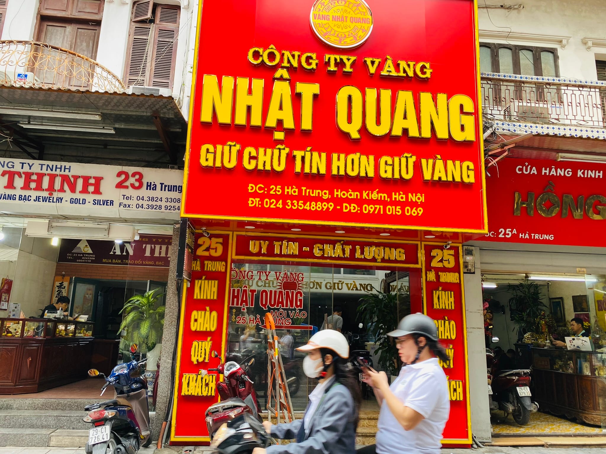 Ha-trung-exchange-money-street.jpg