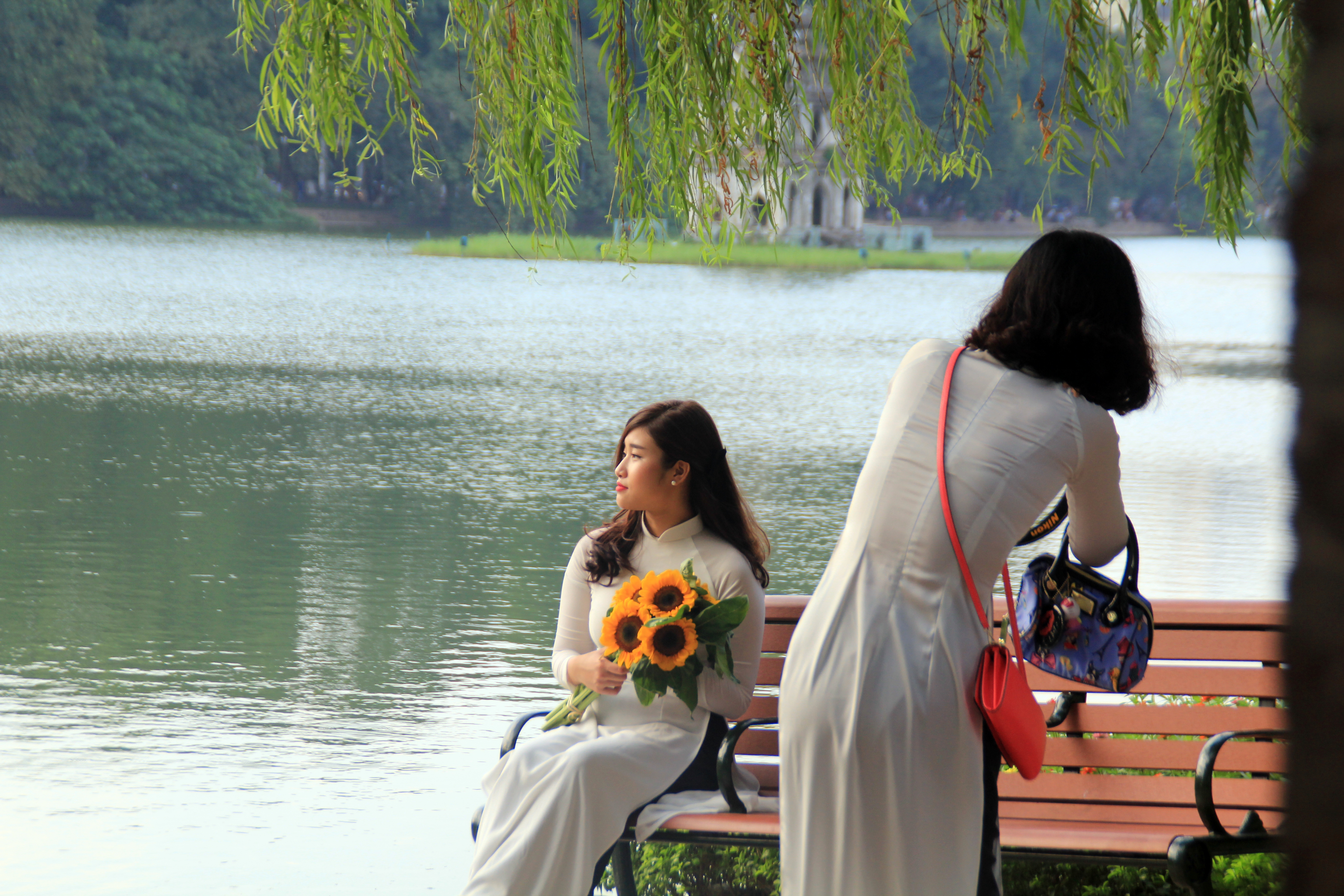 Hoan-Kiem-Sword-lake.jpg