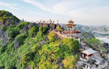 Becoming the Farmer and Enjoy the World Heritage Site in Ninh Binh